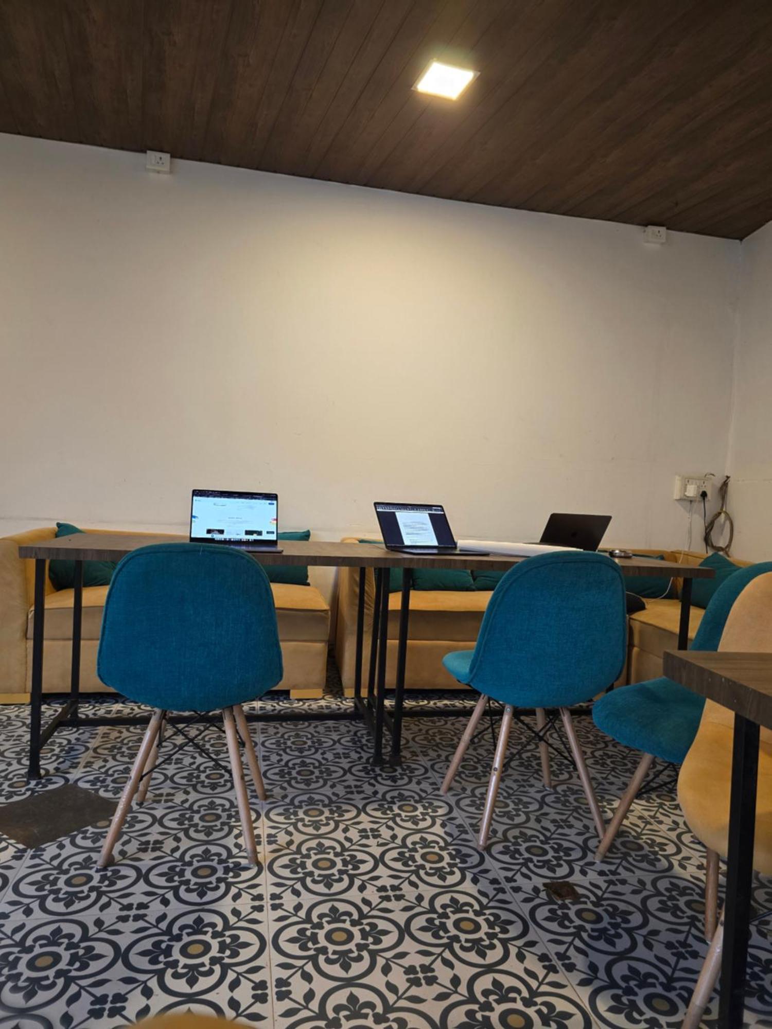 The What If Luxeria - Hostel Morjim