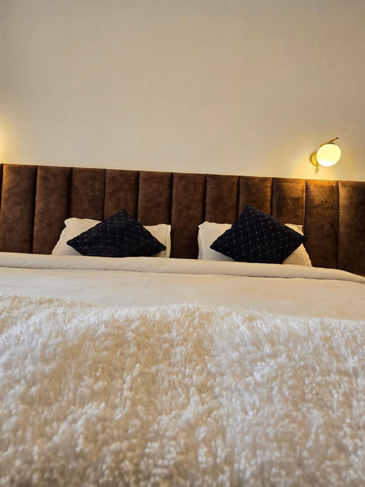 The What If Luxeria - Hostel