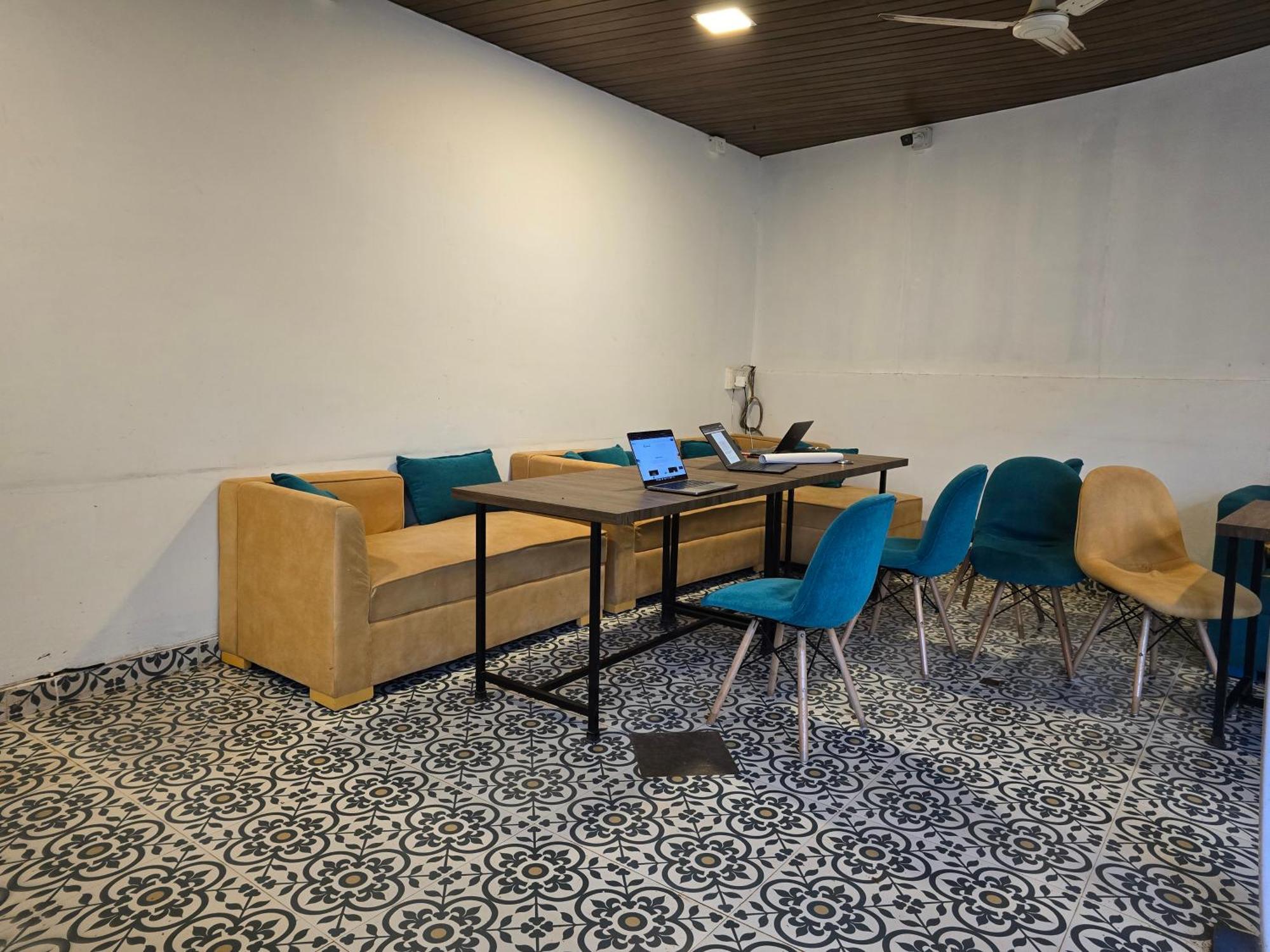 The What If Luxeria - Hostel Morjim